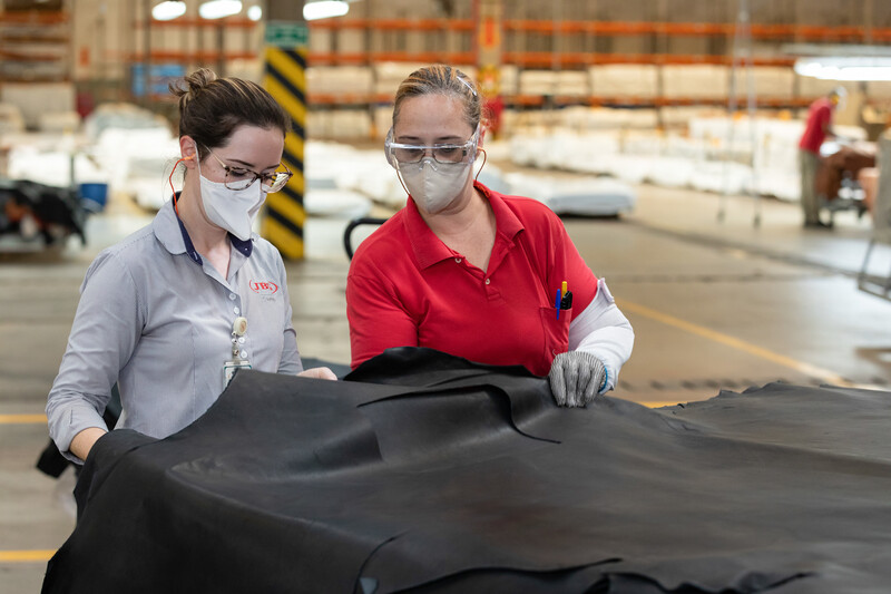 JBS Couros strengthens its commitment to good practices and social responsibility and obtains assurance at its units