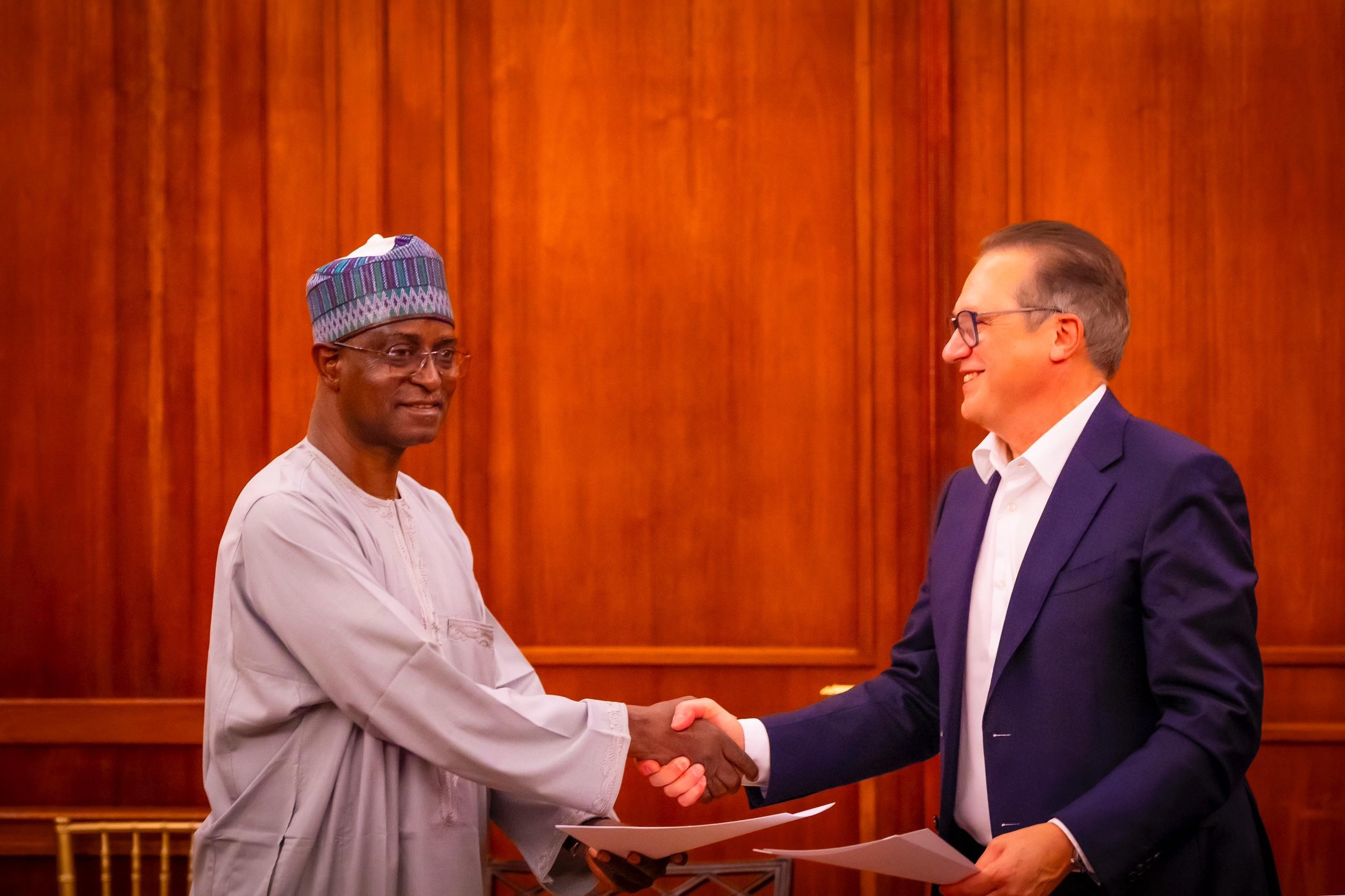 Representatives of JBS and Nigeria sign agreement